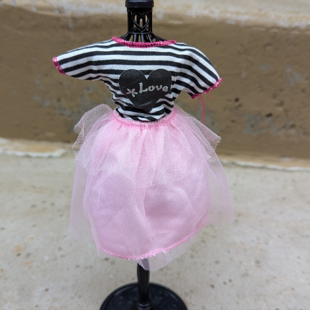 Outfit 1/6 for 30cm dolls. Included : striped "Love" t-shirt and pink tutu